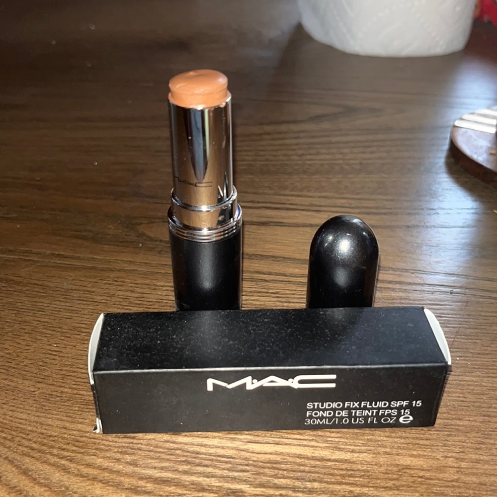 Mac foundation stick NW50